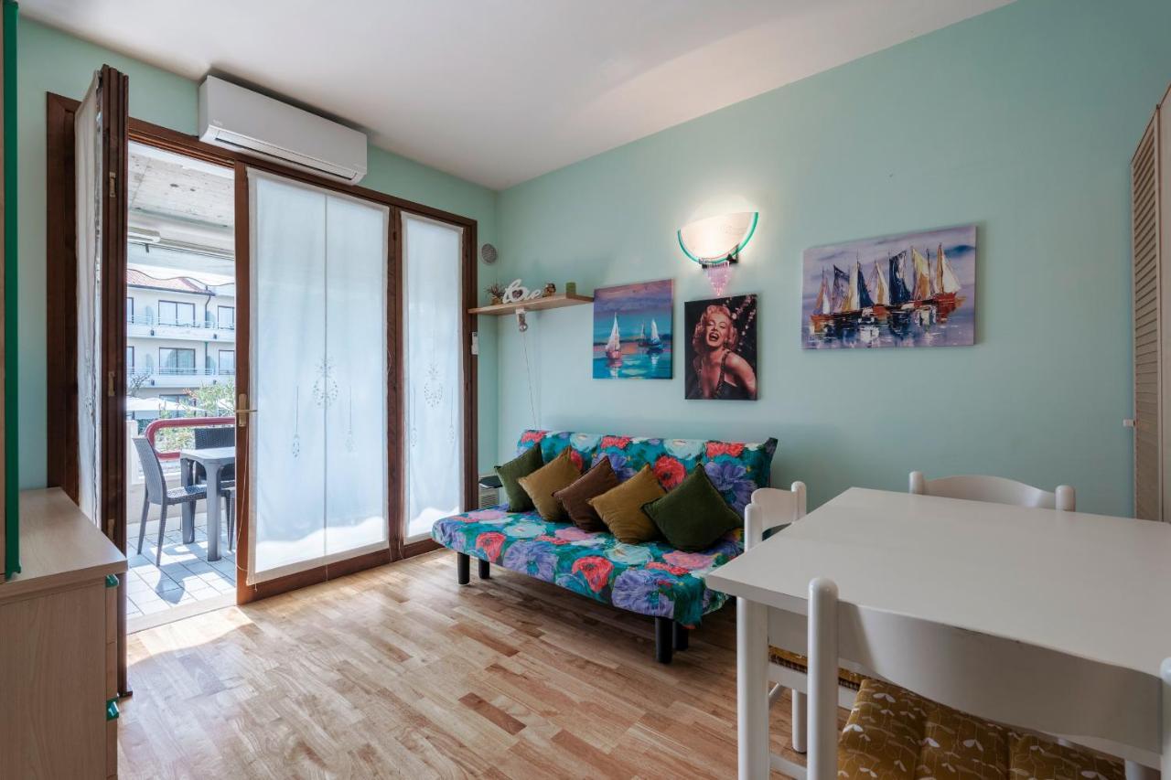 Azzurra Suite - Monolocale Con Piscina E Wifi Сірміоне Екстер'єр фото
